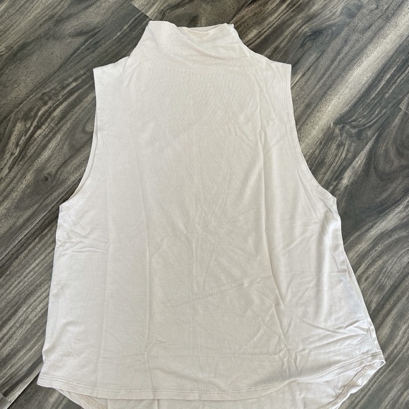 Aritzia babaton Vince top - Picture 2 of 3